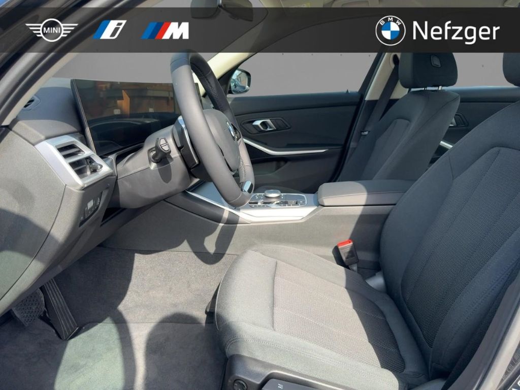 BMW 320 i xDrive Limousine LED RFK LED Ambiente