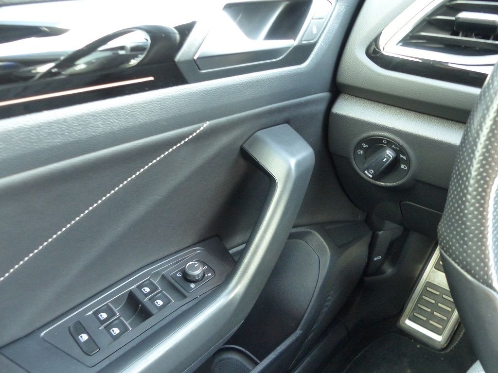 Volkswagen T-Roc 1.5 TSI DSG R-Line - Samsaru's Car Outlet