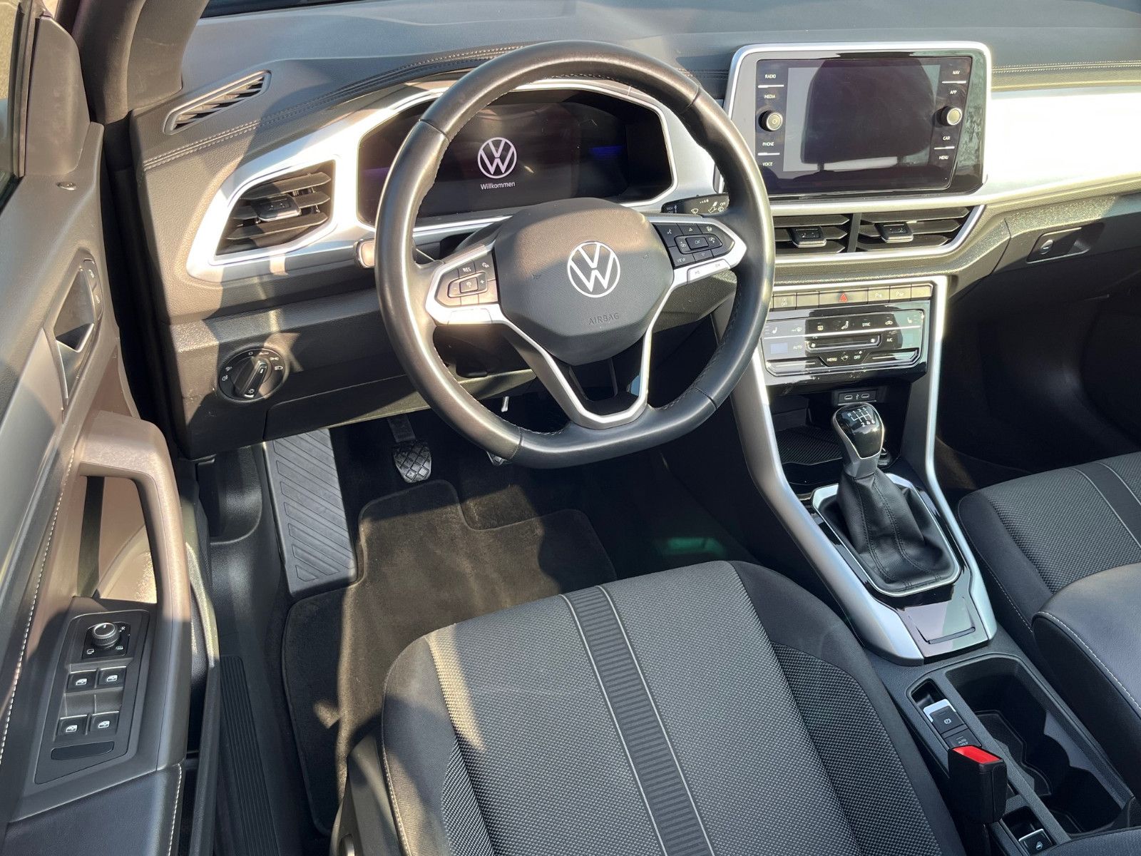 Volkswagen T-Roc Style-Edition - Samsaru's Car Outlet