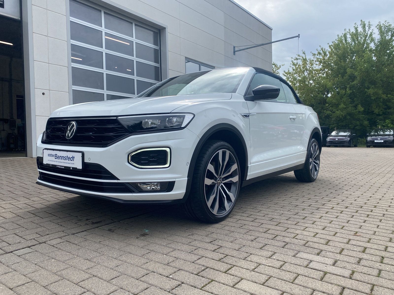 Volkswagen T-Roc 1.5 TSI DSG R-Line - Samsaru's Car Outlet