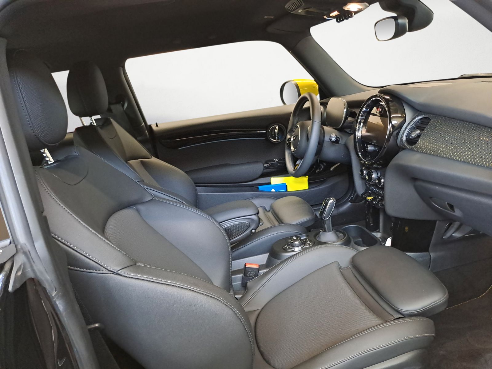 MINI Cooper SE - Samsaru's Car Outlet