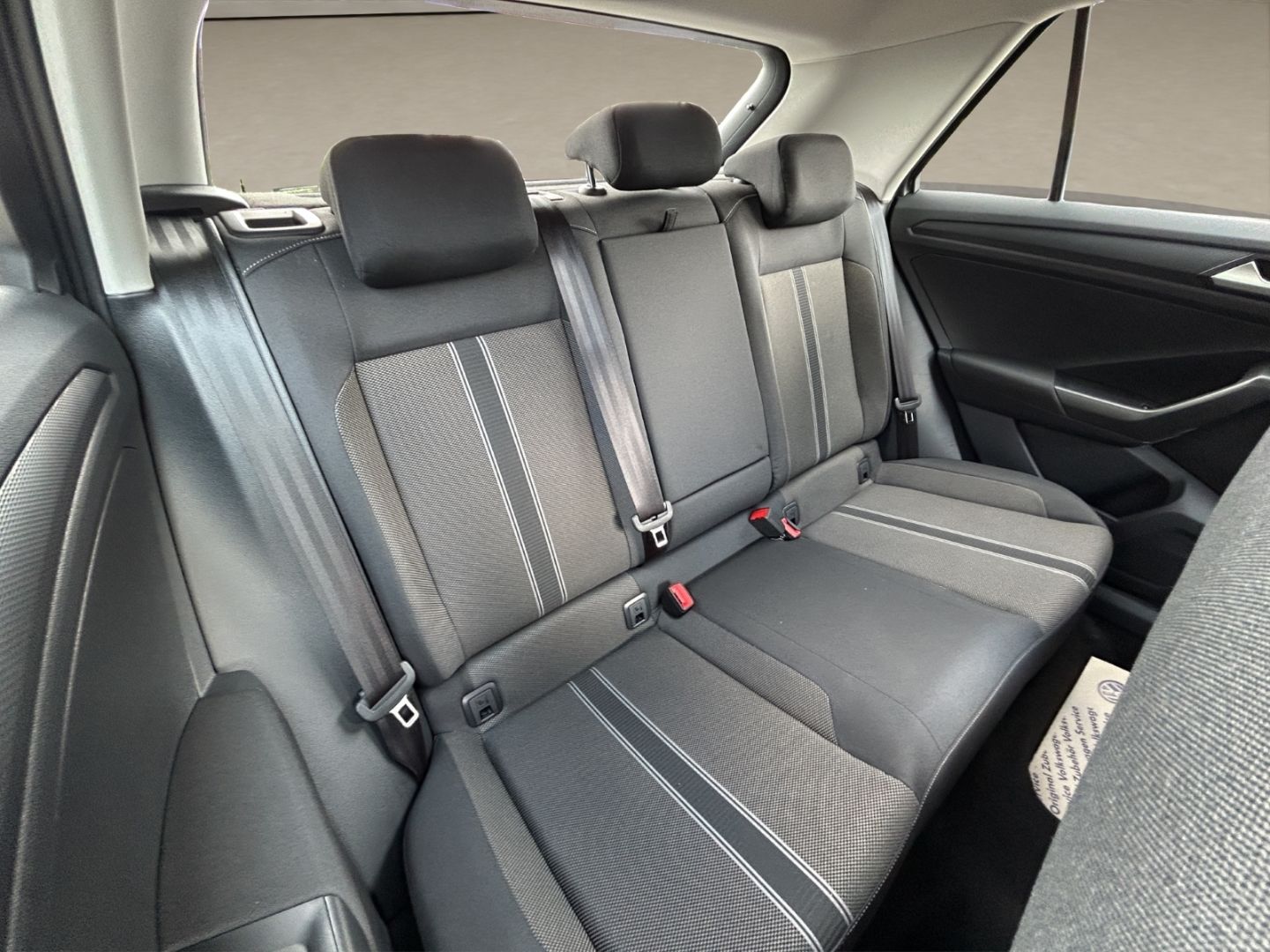 Volkswagen T-Roc Style 1.5 TSI DSG - Samsaru's Car Outlet