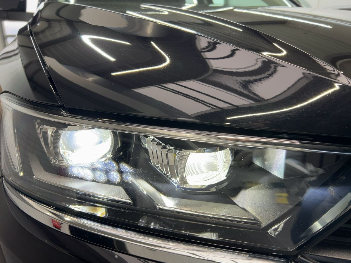 Volkswagen T-Roc 1.5 TSI DSG R-Line - Samsaru's Car Outlet