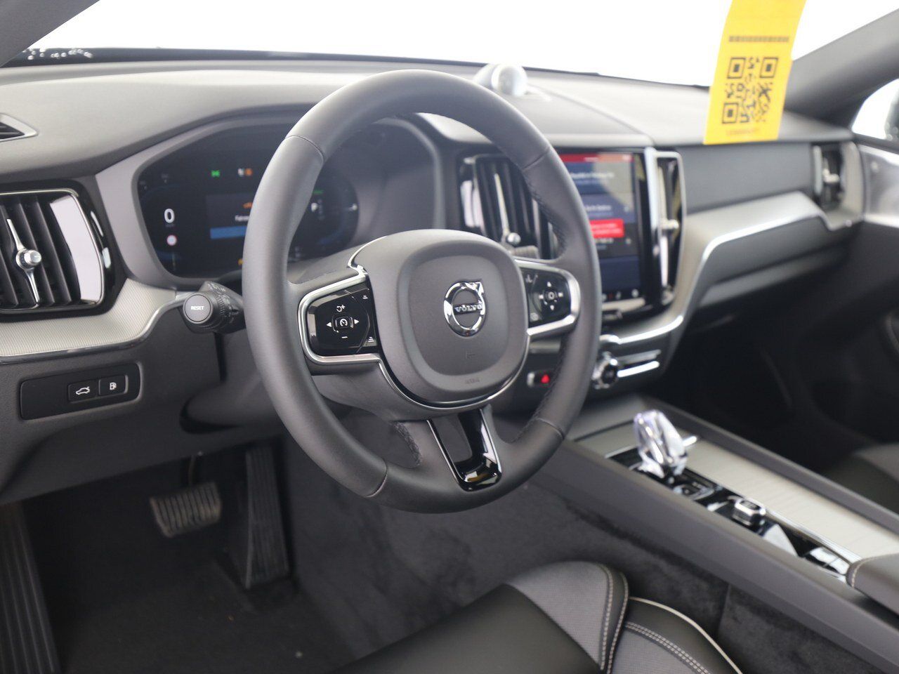 Volvo XC60 T6 Plus Black Edition LUFT|AHK|B&W|PANO|LED