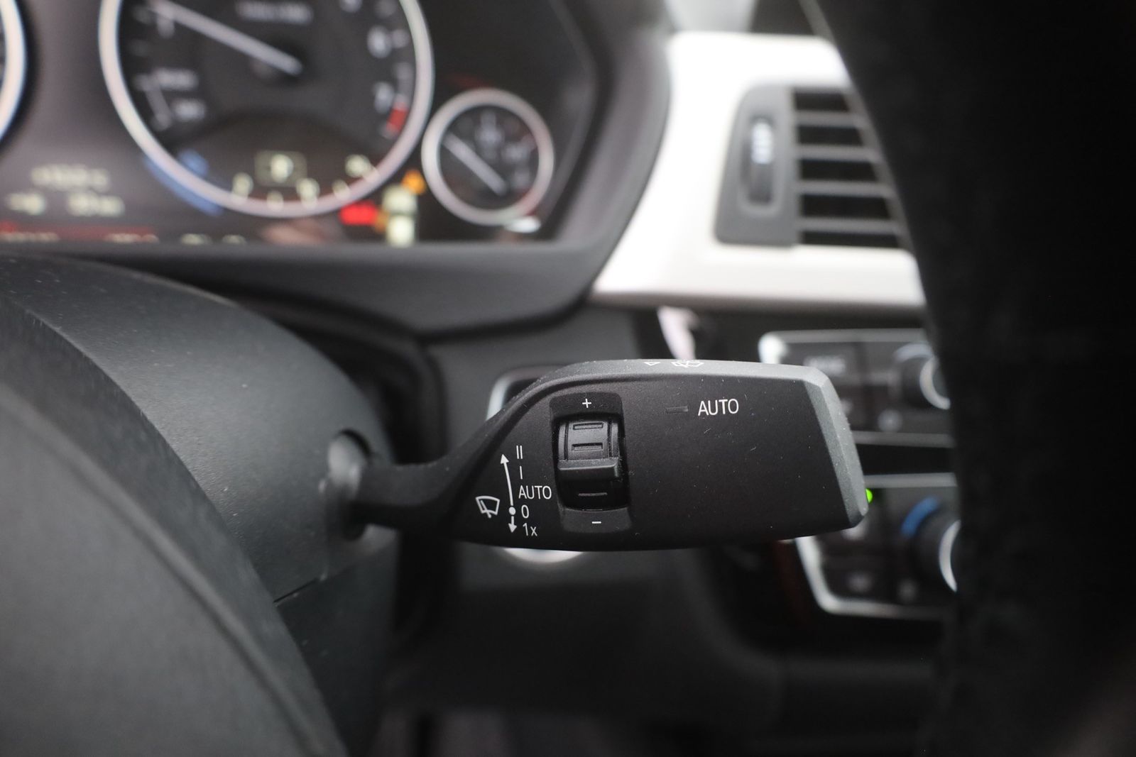 BMW 320i Gran Turismo - Samsaru's Car Outlet