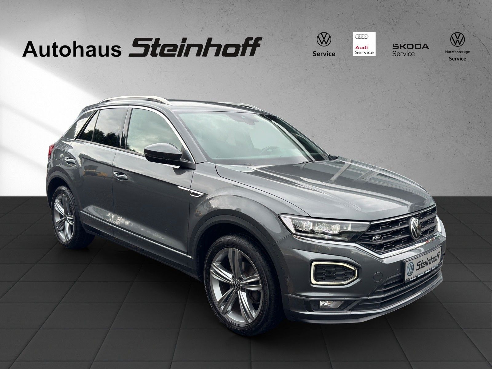 Volkswagen T-Roc R-Line DSG - Samsaru's Car Outlet