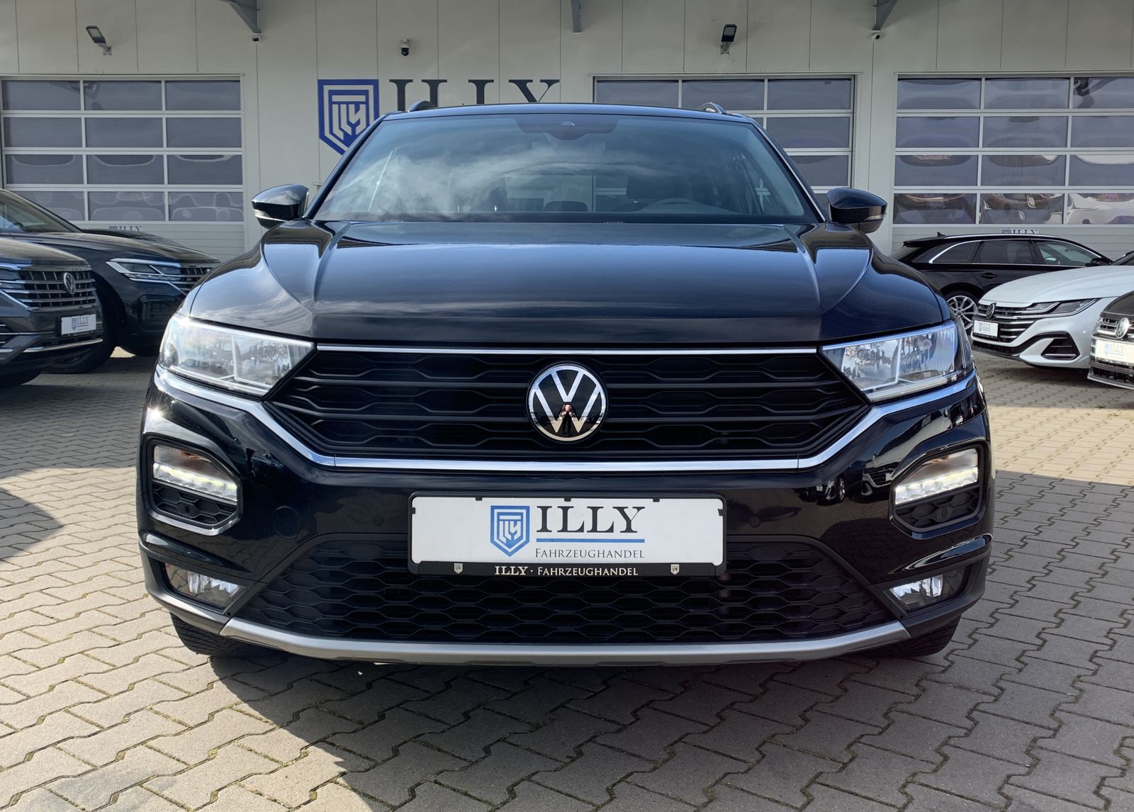 Volkswagen T-Roc 1.5 TSI Sport - Samsaru's Car Outlet