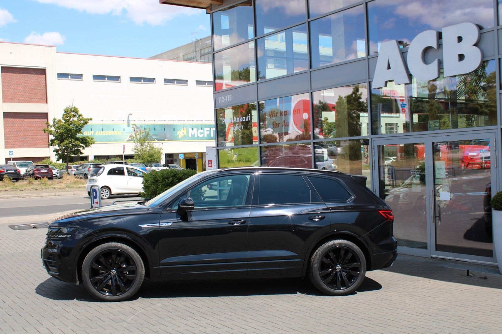 Volkswagen Touareg TDI R-Line - Samsaru's Car Outlet