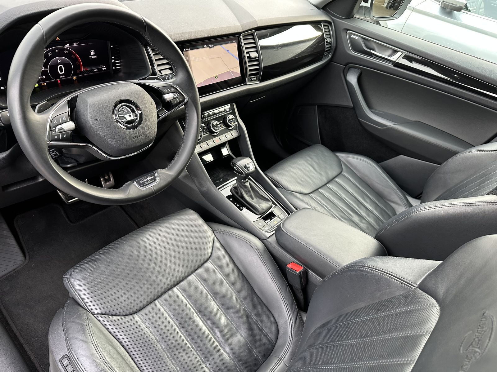 Skoda Kodiaq L&K 4x4 NAV+LED+AHK+360°+PANO+V-COCKPIT