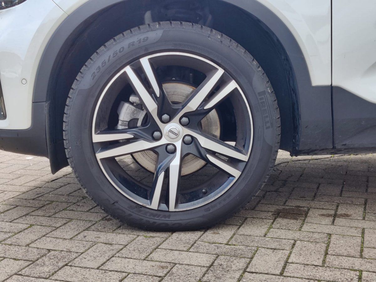 Volvo XC40 B3 Plus Dark 8-fach Aktionspreis