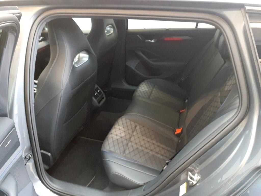 Volkswagen Passat Variant 2.0 TDI 142 kW 4Mot. R-Line/Black
