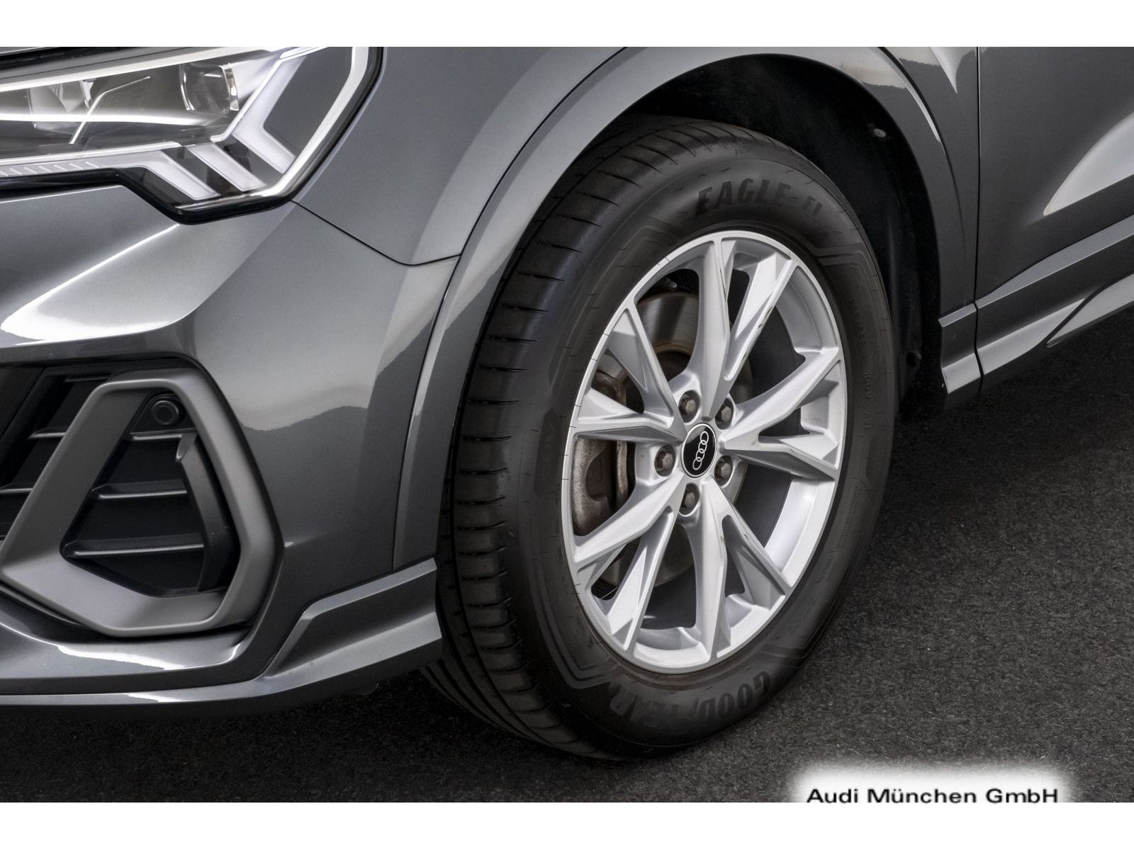 Audi Q3 45 TFSI qu. S tronic S line - Samsaru's Car Outlet