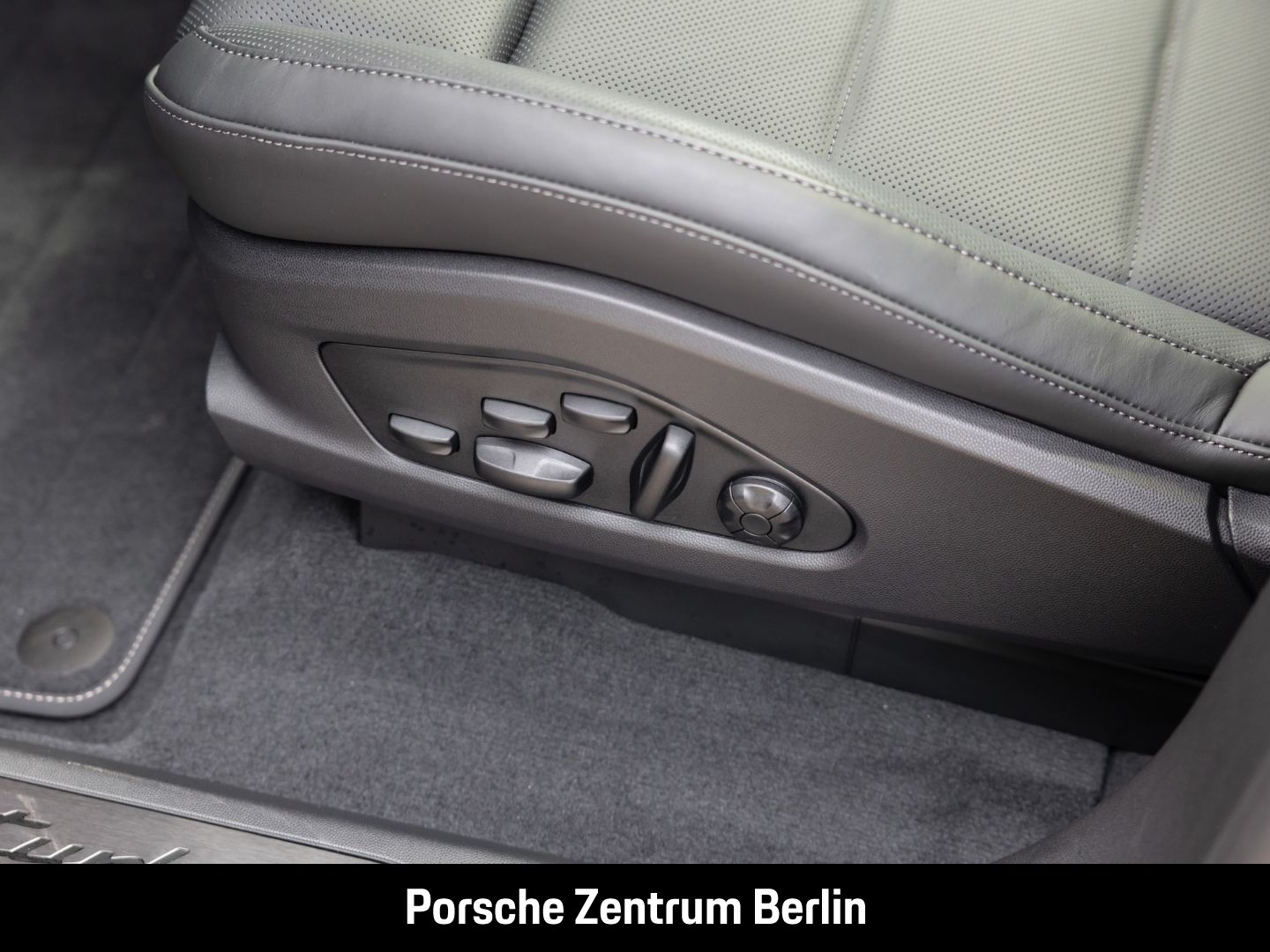 Porsche Macan Turbo Burmester Rückfahrkamera Panorama