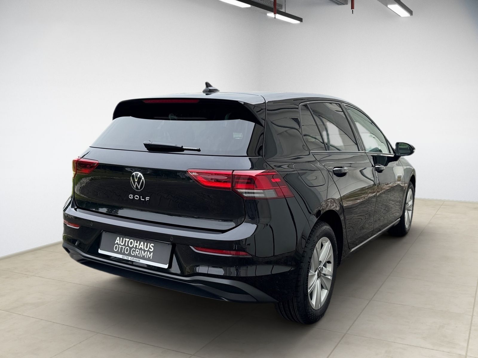 Volkswagen Golf VIII 1.5 TSI Life - Samsaru's Car Outlet