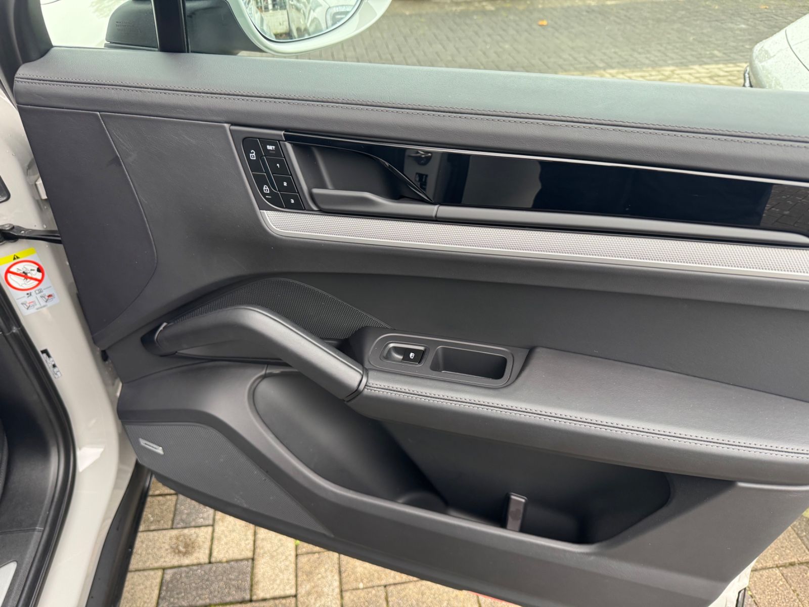 Porsche E-Hybrid Coupé INNODRIVE-LUFTF-PANO-MASSAGE-VOLL