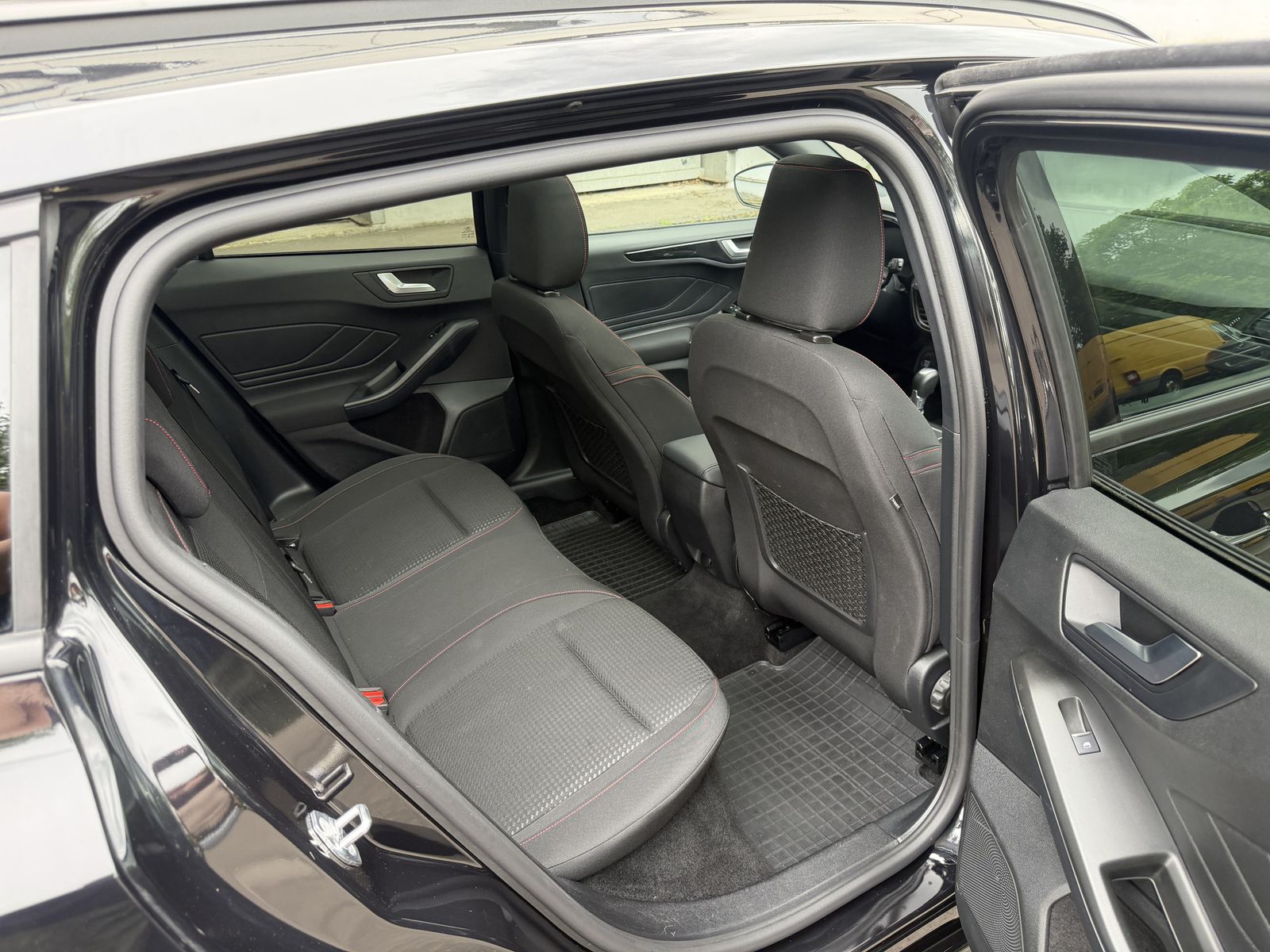 Ford Focus ST-Line LED Navi ACC-Tempomat Pano Kamera