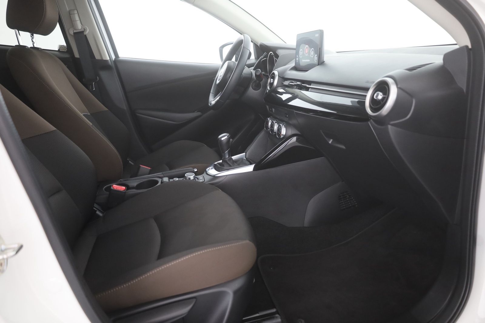 Mazda 2 1.5 SKYACTIV-G 90 Aut. - Samsaru's Car Outlet