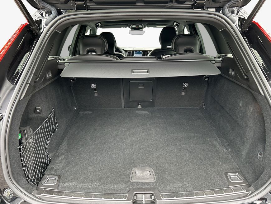Volvo XC60 B4 B Plus Dark - Samsaru's Car Outlet