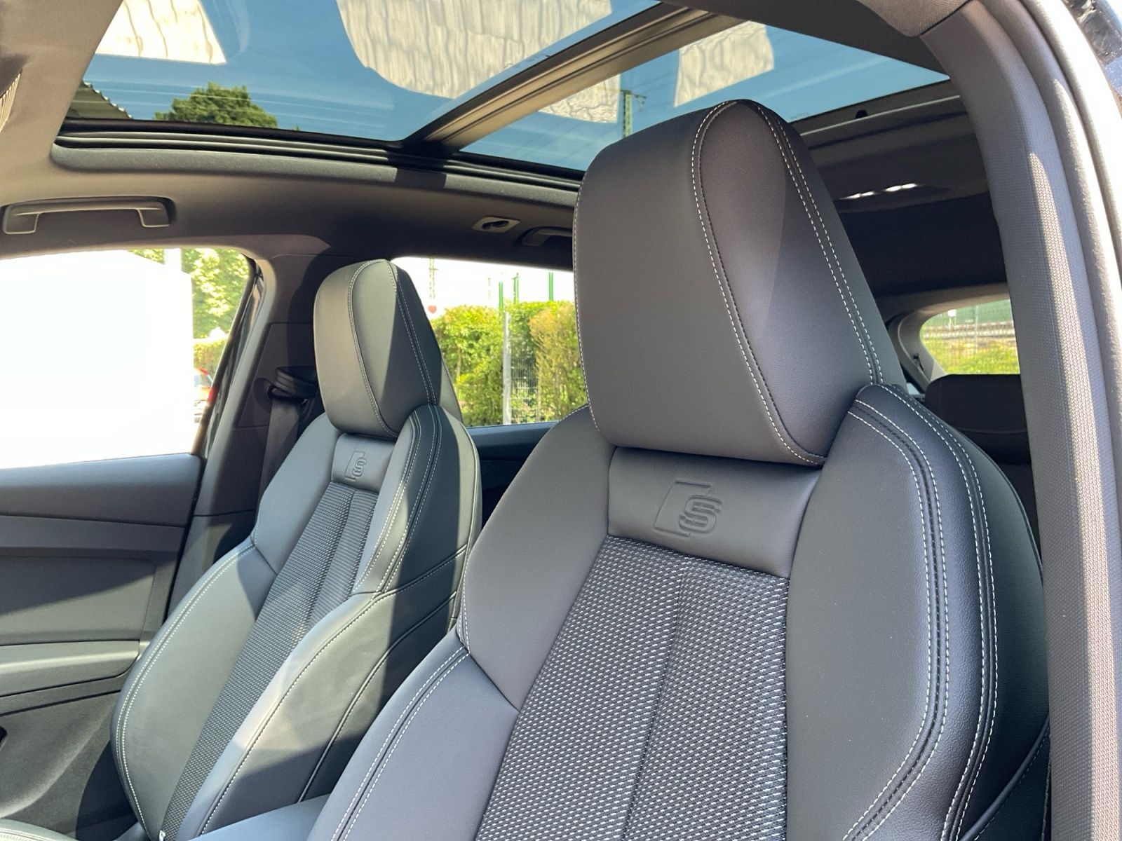 Audi Q4 e-tron 45 quattro S-line Pano AHK Matrix HUD