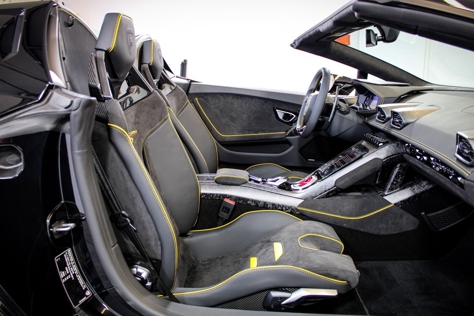 Lamborghini Huracán EVO Spyder - Samsaru's Car Outlet