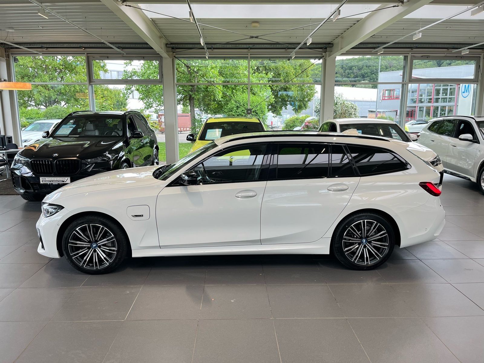 BMW 330e xDrive Touring M Sport AHK/HuD/Laser/HiFi/A