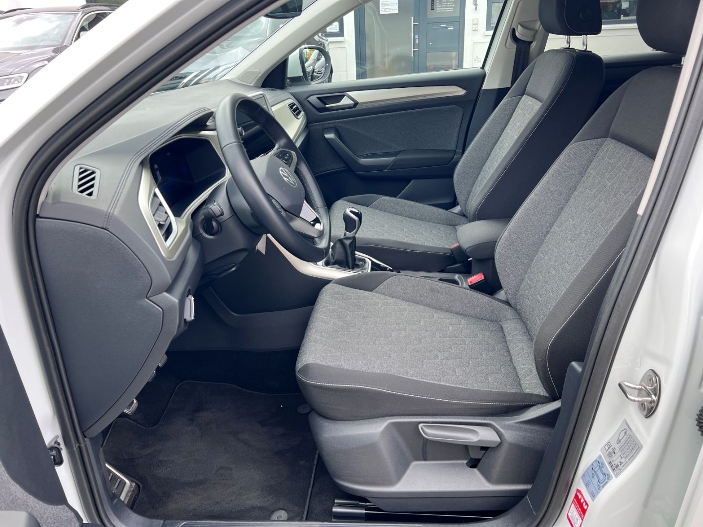 Volkswagen T-Roc 1.0TSI Move - Samsaru's Car Outlet