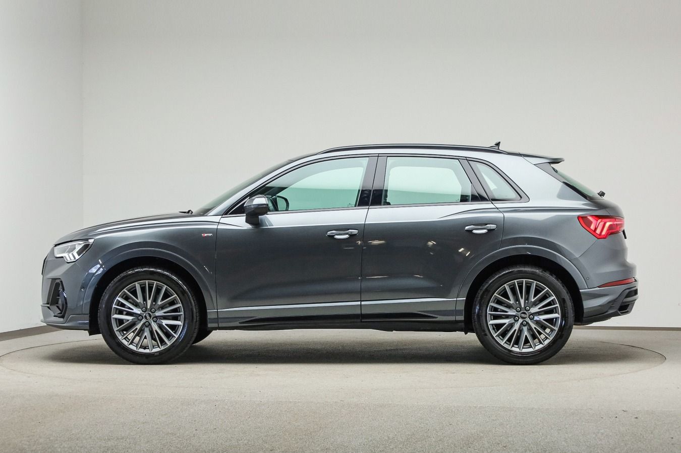 Audi Q3 S line black 45 TFSI qu. Assist, Navi, Sound
