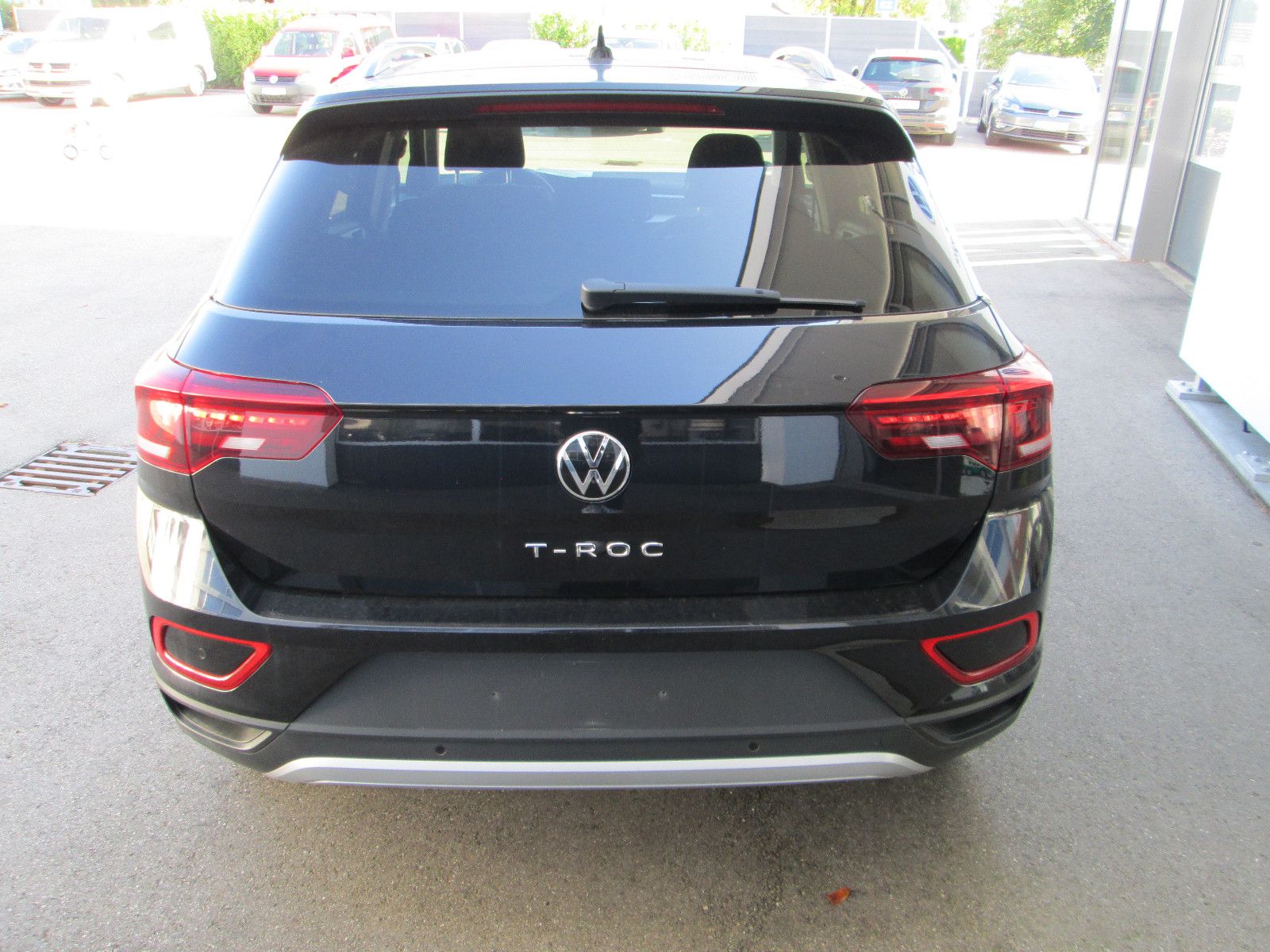 Volkswagen T-Roc Life - Samsaru's Car Outlet