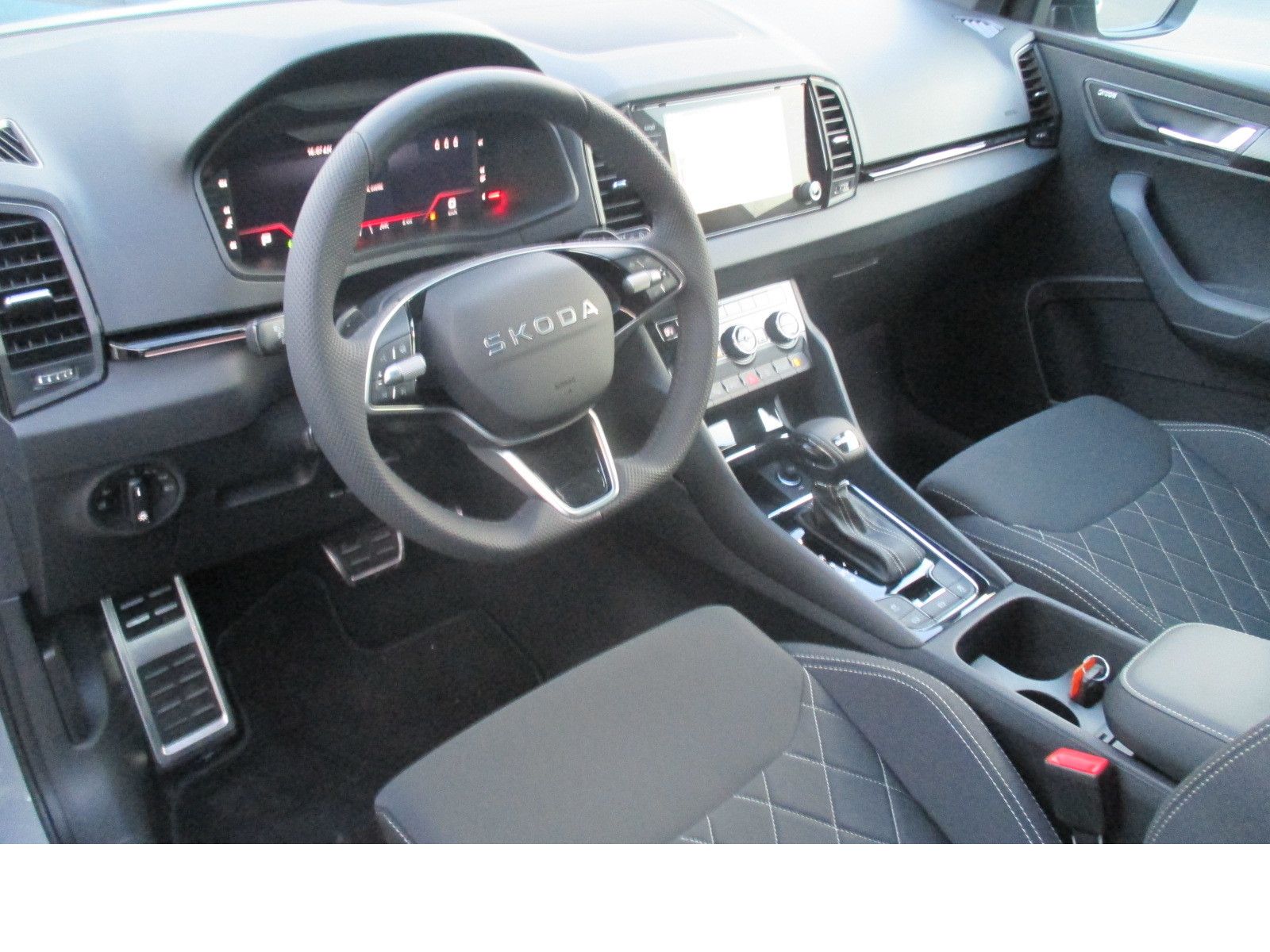 Skoda Karoq Sportline1,5TSI DSG Nav/ 360*/ AHK/ Side/