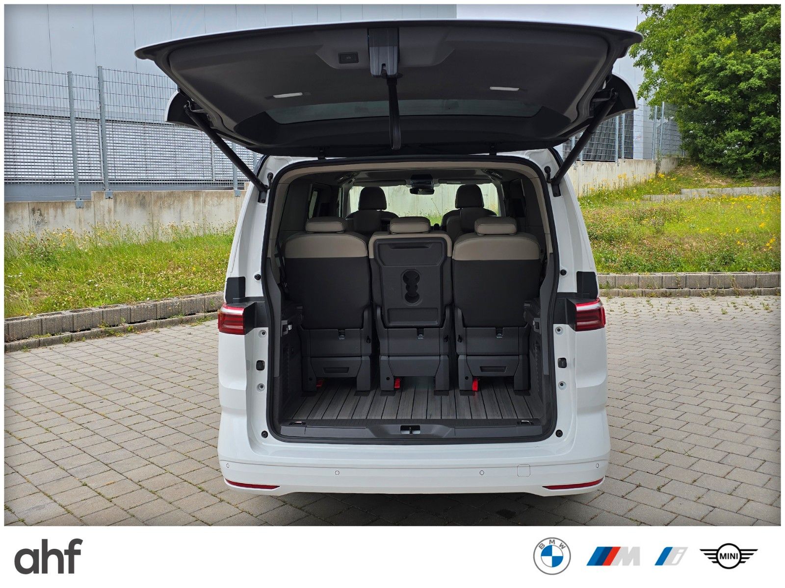 Volkswagen T7 Multivan EDITION LANG - Samsaru's Car Outlet
