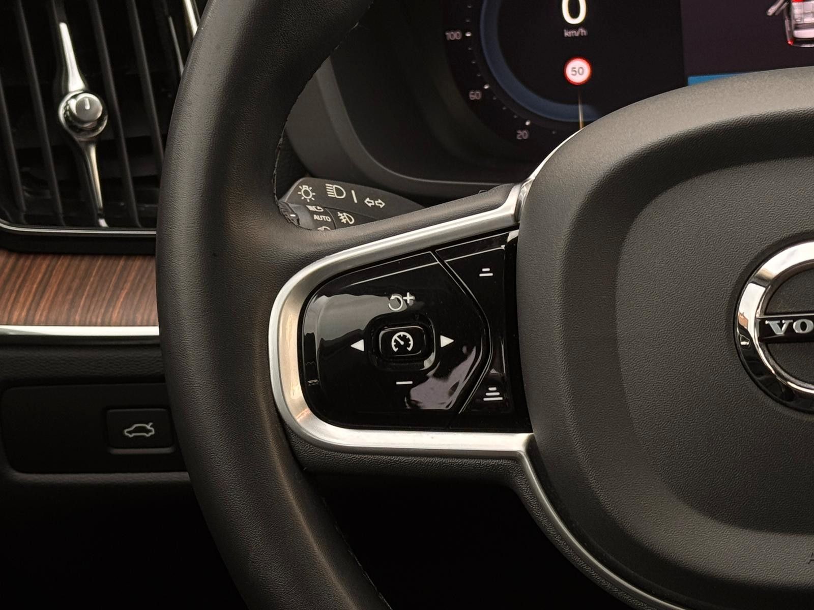 Volvo XC60 Ultimate Dark AWD AHK°PANO°HUD°360°STANDHZG