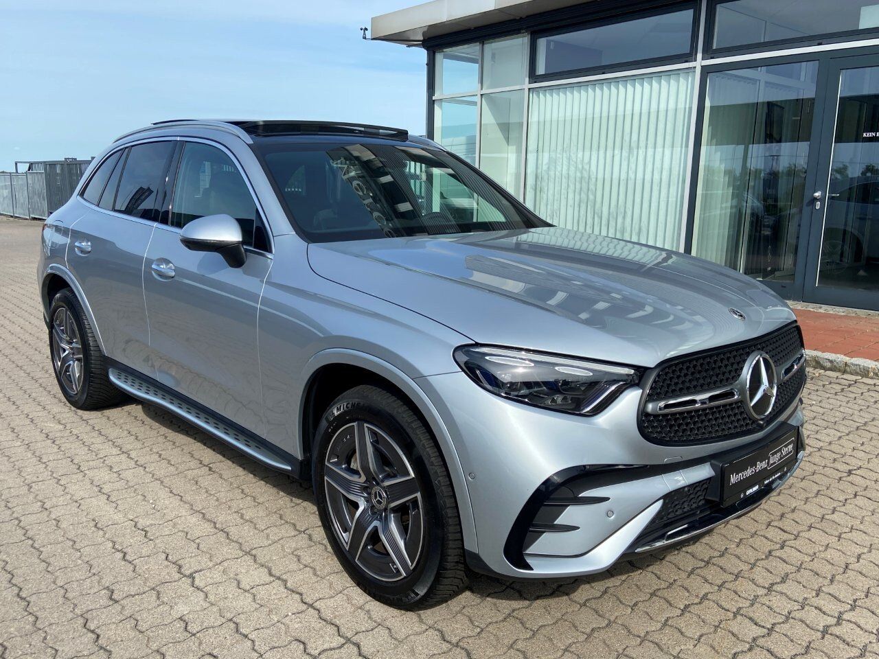 Mercedes-Benz GLC 300 e 4M AMG-Premium+AHK+Pano+Distronic+Keyl