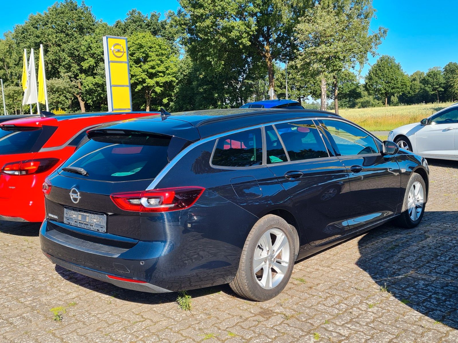 Opel Insignia B Sports Tourer Business Edition - Samsaru's Car Outlet