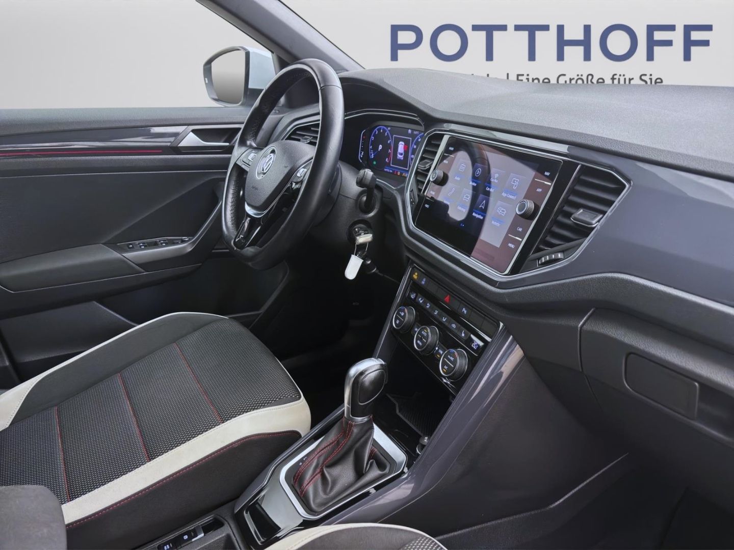 Volkswagen T-Roc 1.5 TSI DSG SPORT - Samsaru's Car Outlet