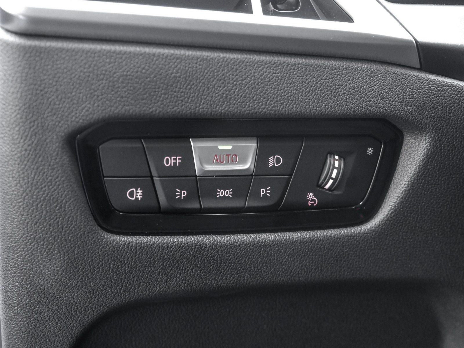 BMW 330i xDrive M Sport HuD Pano AHK LED