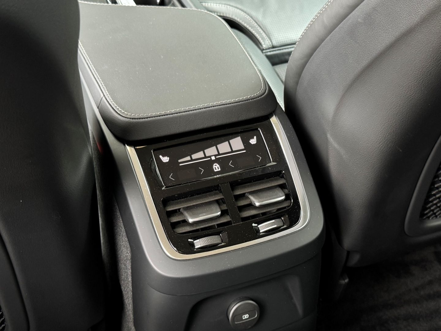 Volvo XC90 T8 Recharge Plus Dark Sitzlüftung AWD 7-Stz