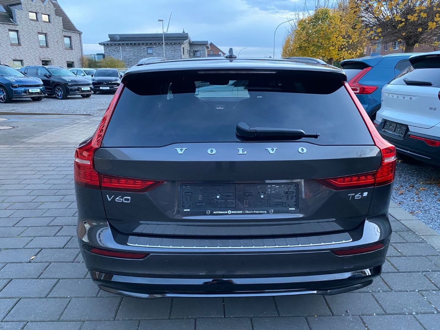 Volvo V60 T6 Plus Dark Kombi Recharge AWD Plug-In