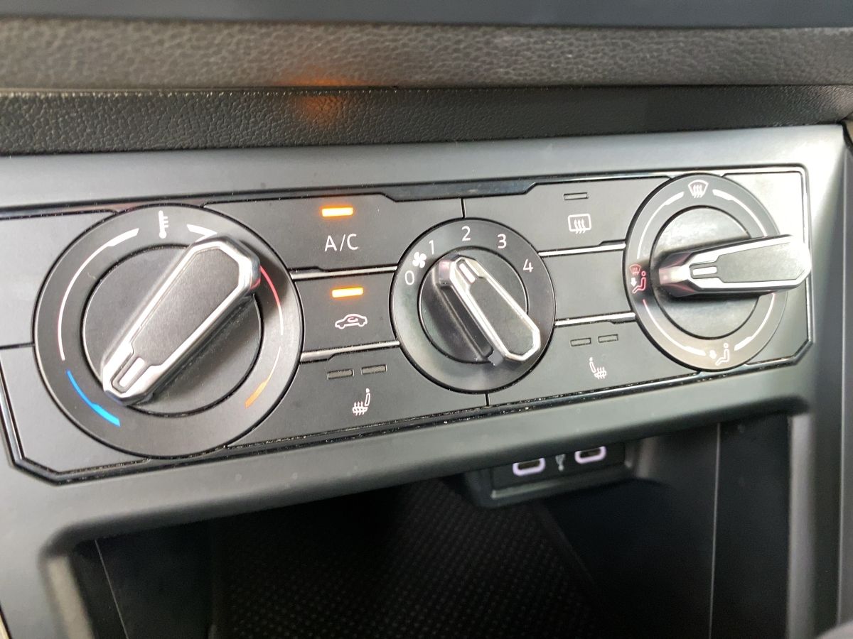 Volkswagen Polo VI Comfortline - Samsaru's Car Outlet