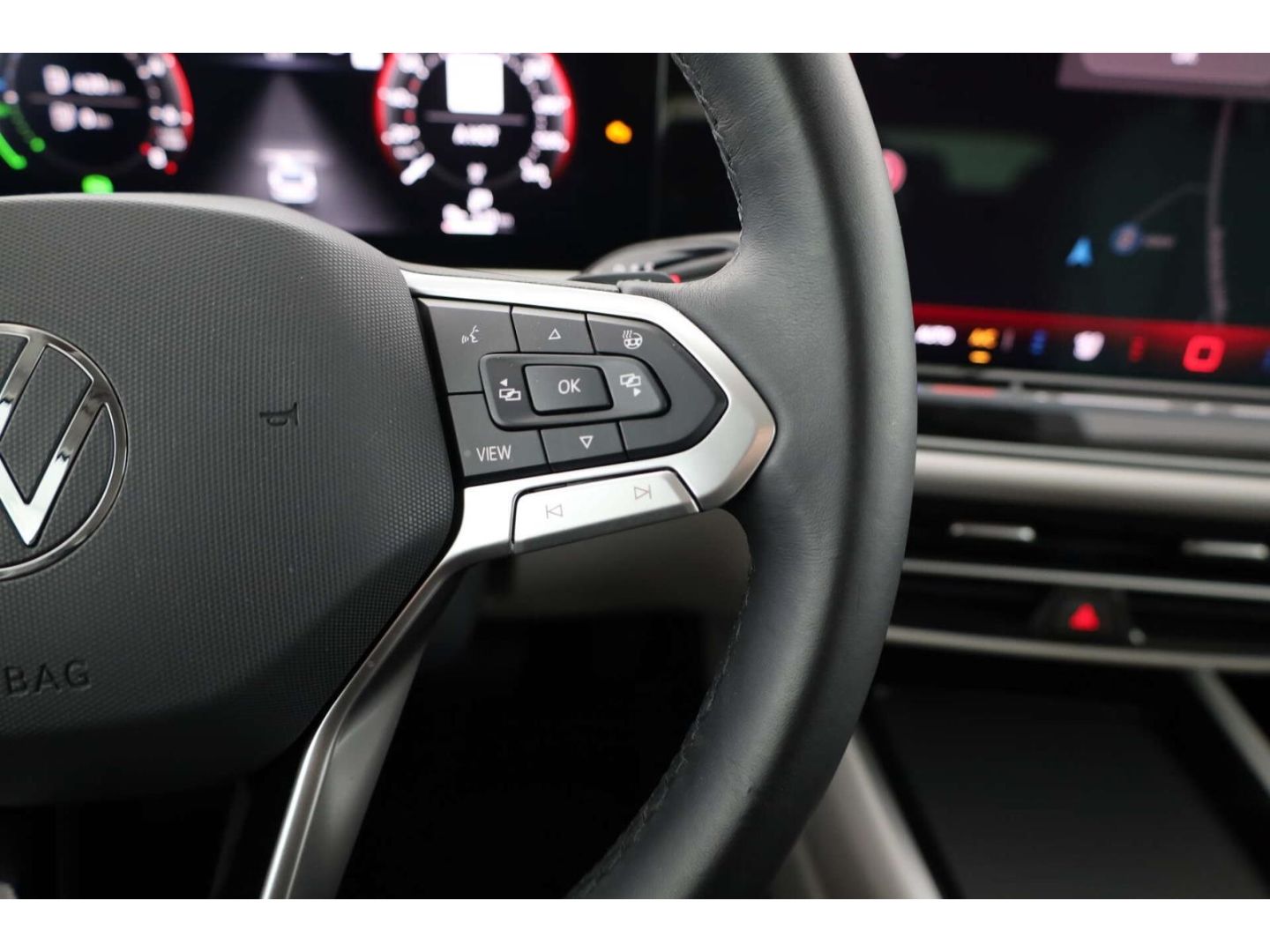 Volkswagen Passat 1.5 eHybrid Elegance DSG AHK/Matrix/NAV