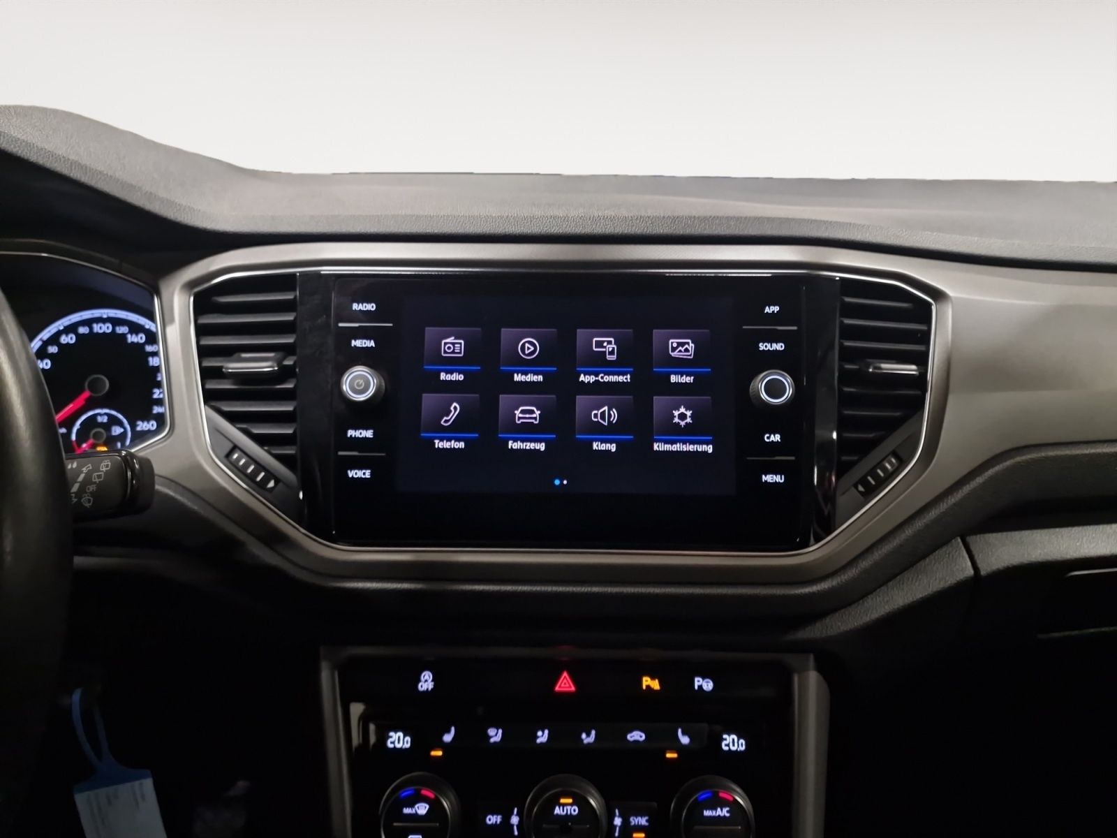 Volkswagen T-Roc 1.0 TSI Style - Samsaru's Car Outlet