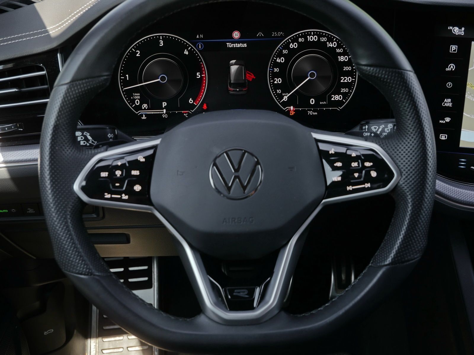 Volkswagen Touareg R-Line 3.0 TDI - Samsaru's Car Outlet