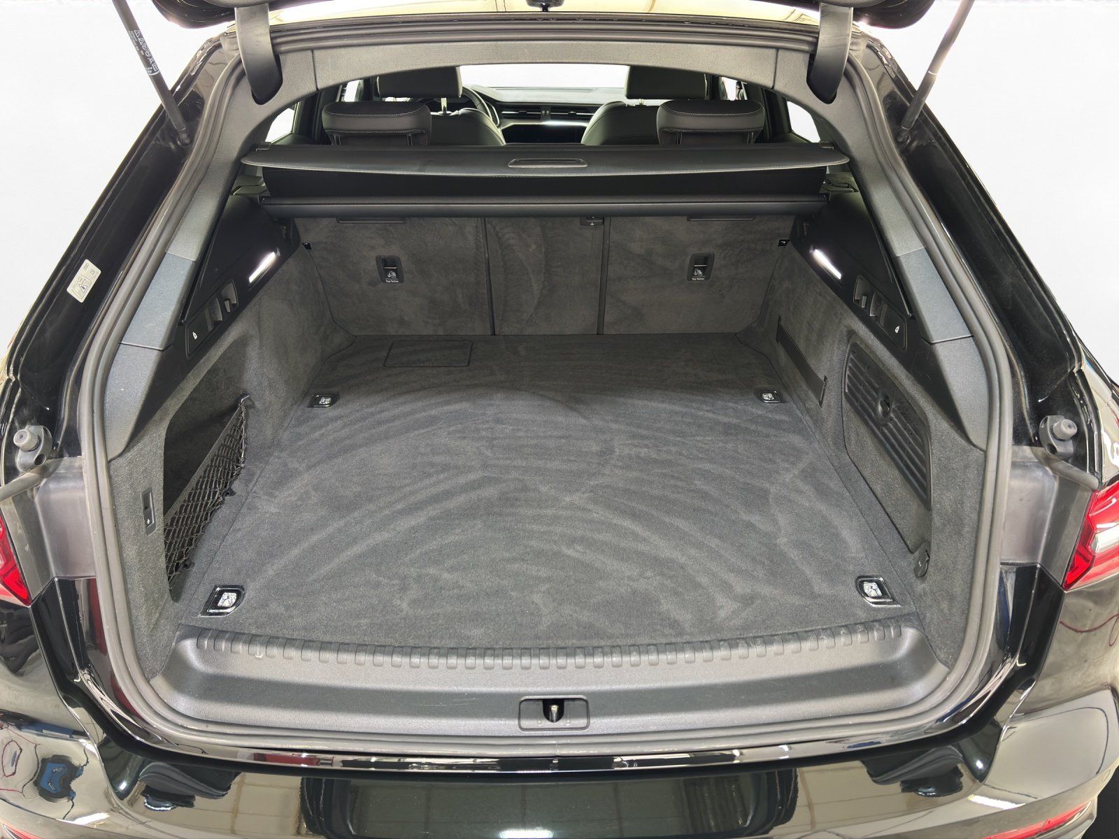 Audi A6 Avant 55 TFSI e quattro S tronic S line | AHK