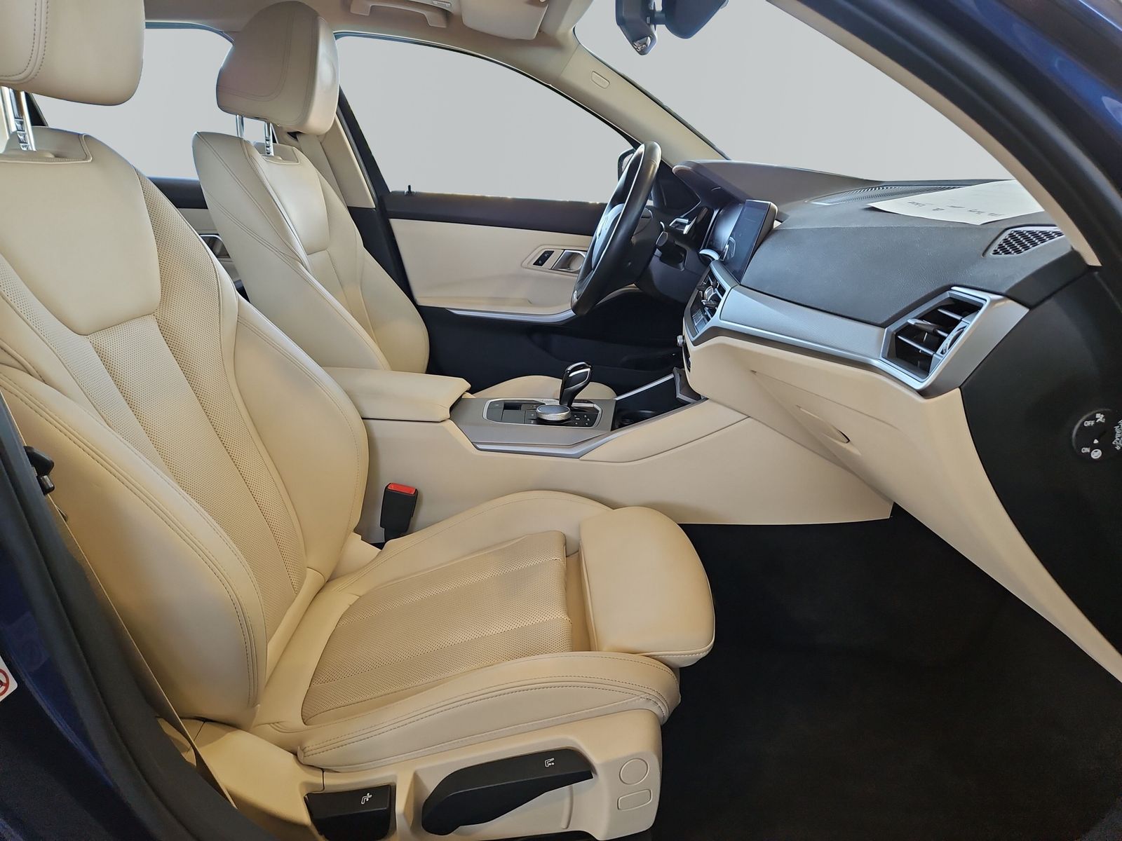 BMW 330e Touring Advantage - Samsaru's Car Outlet