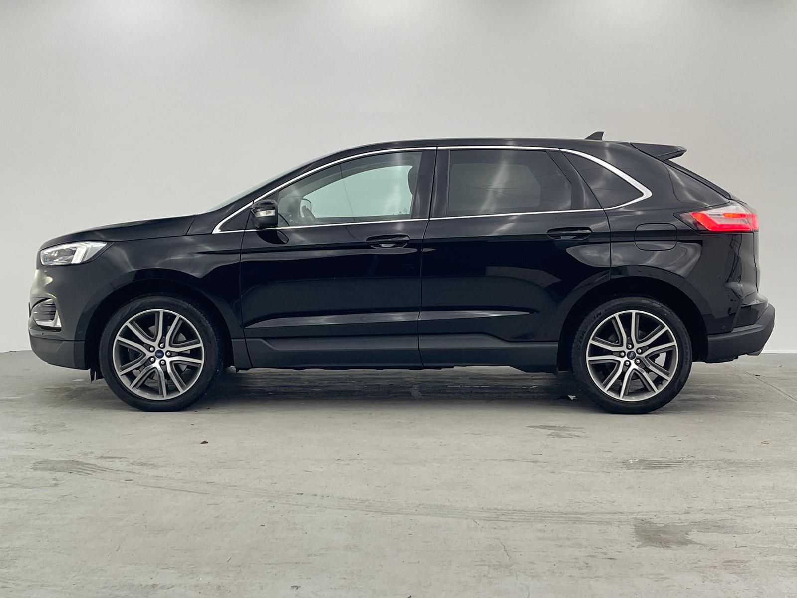 Ford Edge Titanium 4x2 *KAM*AHK*MATRIX*PANO*ACC*B&O*