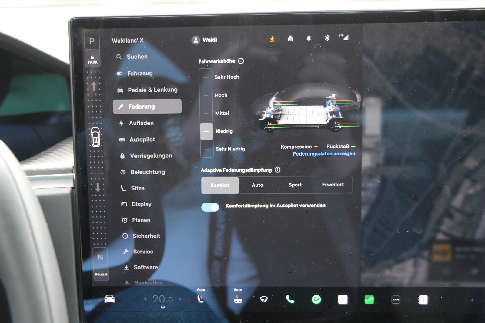 Tesla Model X Plaid 1020PS Yoke AHK Garantie