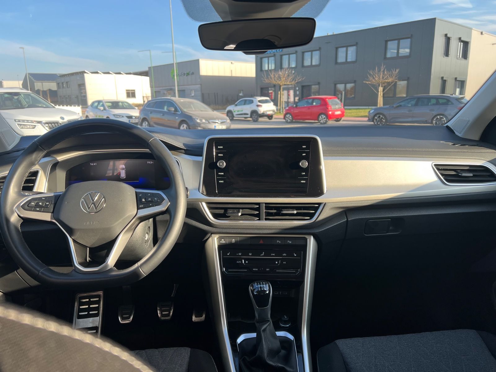 Volkswagen T-Roc 1.0 TSI Move - Samsaru's Car Outlet