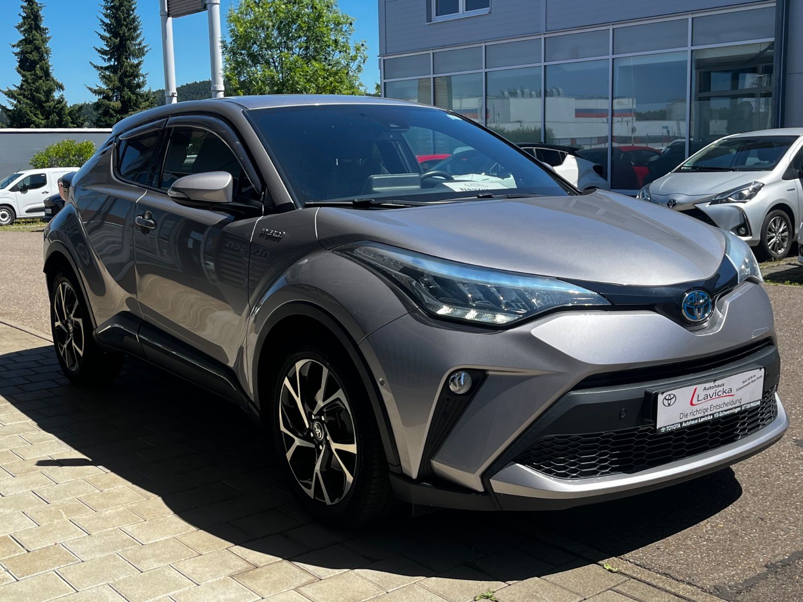 Toyota C-HR Hybrid - Samsaru's Car Outlet