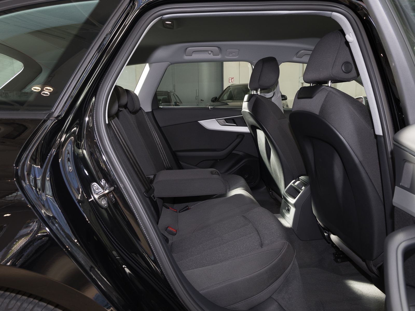 Audi A4 Avant 40 TDI BUSINESS - Samsaru's Car Outlet