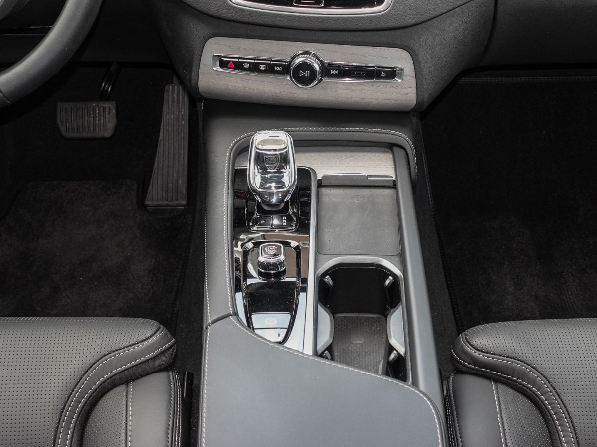 Volvo XC90 T8 Twin Engine Ultra Bright Recharge - Samsaru's Car Outlet