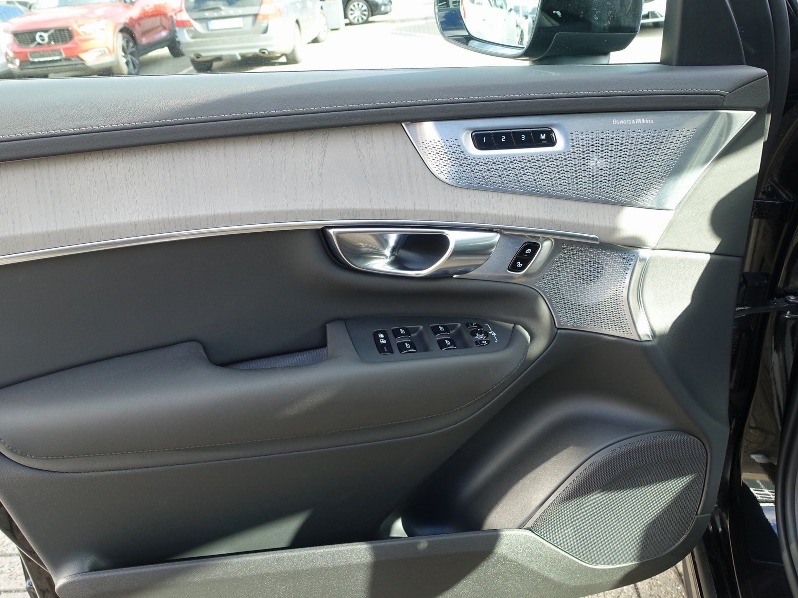 Volvo XC90 Plus Dark T8 AWD Plug-in Hybrid B&W/HUD